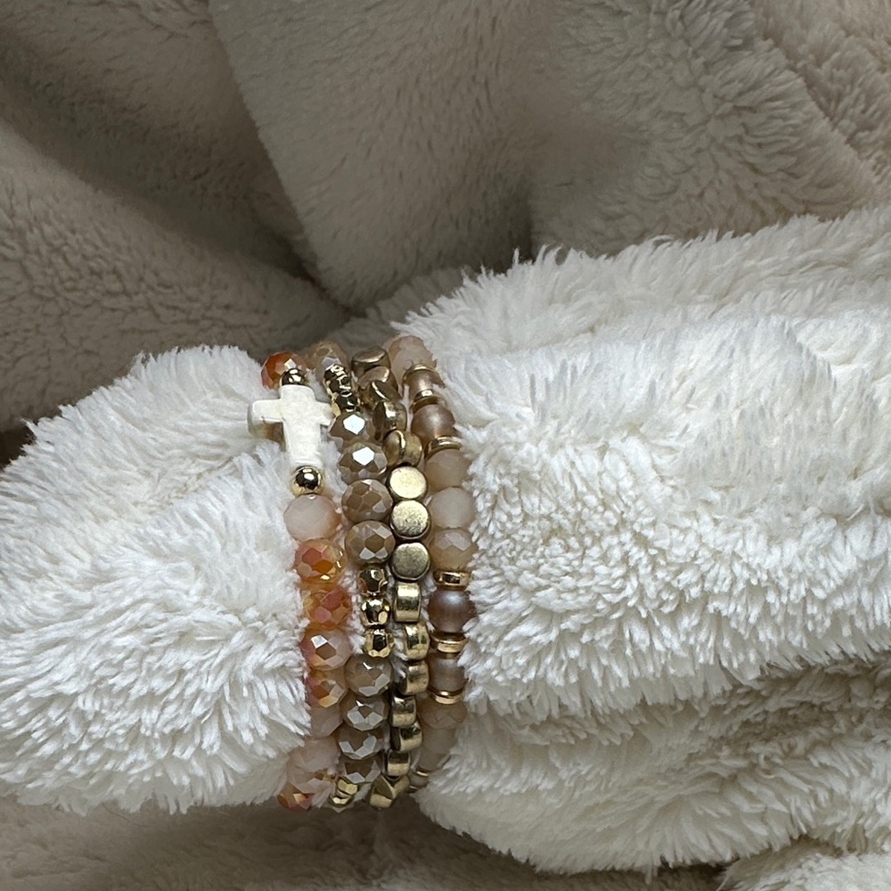 Beaded Bracelets Peachy Gold Mauve Set of 4 with Cross Charm Summer NWOT Gifts